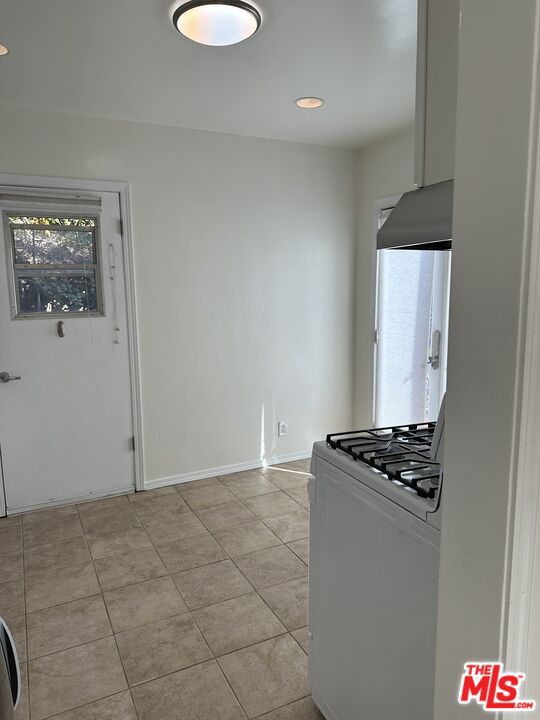 3013 Colorado Avenue, Santa Monica CA: https://media.crmls.org/mediaz/2351a30e-93df-49f8-93a5-fee112f169ac.jpg