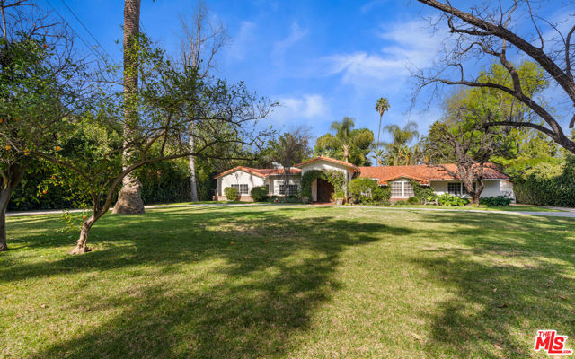 23301 Collins Street photo 2