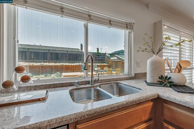 9597 Davona Dr, San Ramon CA: https://media.crmls.org/mediaz/2352244e-28bf-45c0-8933-2073dc41685a.jpg