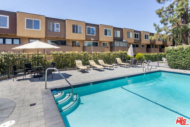 14311 Hartsook Street, Sherman Oaks CA: https://media.crmls.org/mediaz/2352aff3-99ba-4b97-aa38-cd75a371b424.jpg