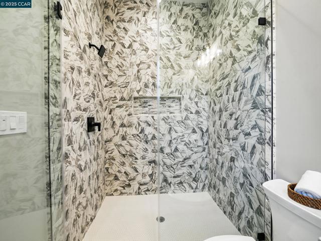 180 Castle Hill Ranch, Walnut Creek CA: https://media.crmls.org/mediaz/235391dc-0e6c-4ff0-9314-b80bb9e907a0.jpg