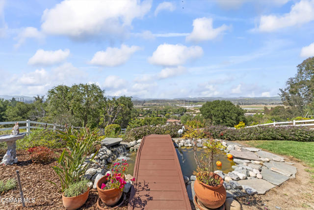 10885 Citrus Drive, Moorpark CA: https://media.crmls.org/mediaz/2353c187-5c70-4df5-8edf-9a7c3e8c99c2.jpg