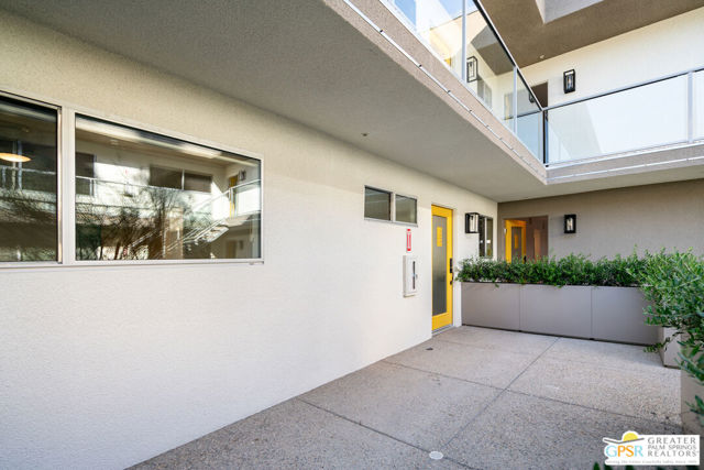 588 E San Lorenzo Road, Palm Springs CA: https://media.crmls.org/mediaz/2353c67d-2f41-4a6e-af2d-7efe094c9946.jpg