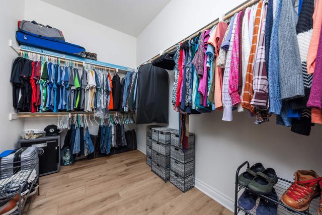 1941 Estancia Place, Escondido CA: https://media.crmls.org/mediaz/23541977-c7ac-40c7-9097-708b1ec4d035.jpg