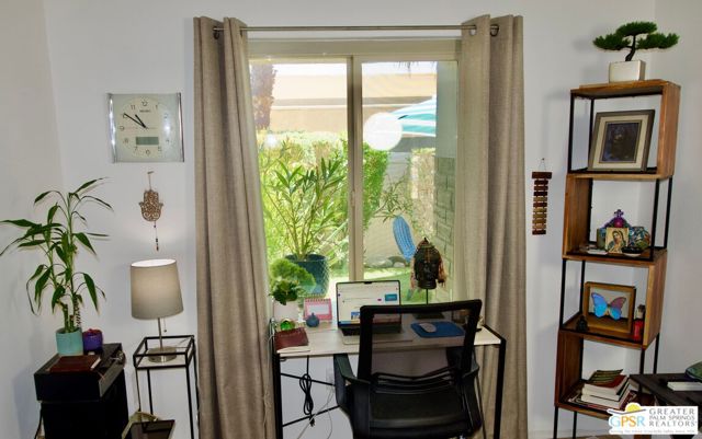 1533 N Sunflower Court, Palm Springs CA: https://media.crmls.org/mediaz/235432d4-9879-4551-85f3-d47fcd633ee5.jpg