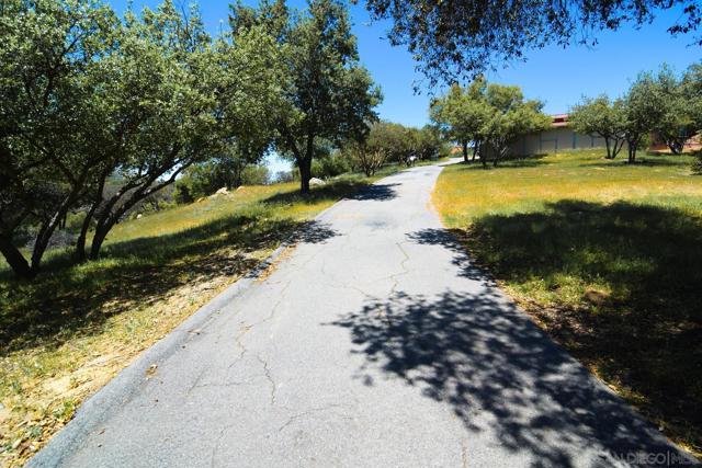 23684 Viejas Grade Rd, Descanso CA: https://media.crmls.org/mediaz/23548c76-9a95-4258-ab50-19fa9bb35859.jpg