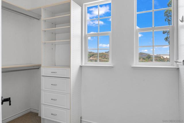 5527 Alexandrine Ct, Oceanside CA: https://media.crmls.org/mediaz/2354960e-16aa-496a-aa2a-647602e089b3.jpg