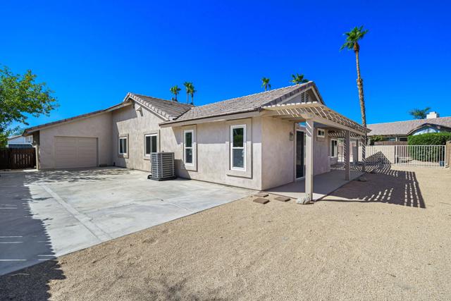 44345 Willow Circle, La Quinta CA: https://media.crmls.org/mediaz/2354e0cb-a813-4c9f-82d1-1fd076bfd998.jpg