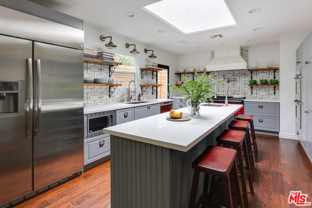 1774 Washington Way, Venice CA: https://media.crmls.org/mediaz/2355340d-0335-4d56-b416-b5f30a2ed398.jpg