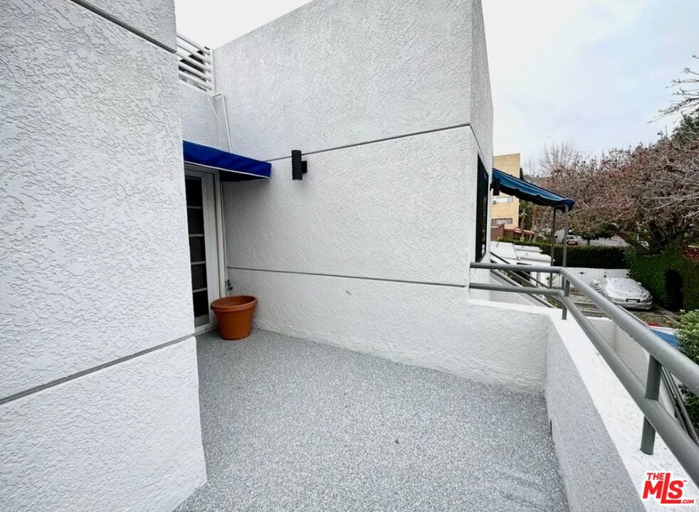 https://media.crmls.org/mediaz/23557cfc-7838-4e81-9b19-bd6fef78bac7.jpg?preset=X-Large