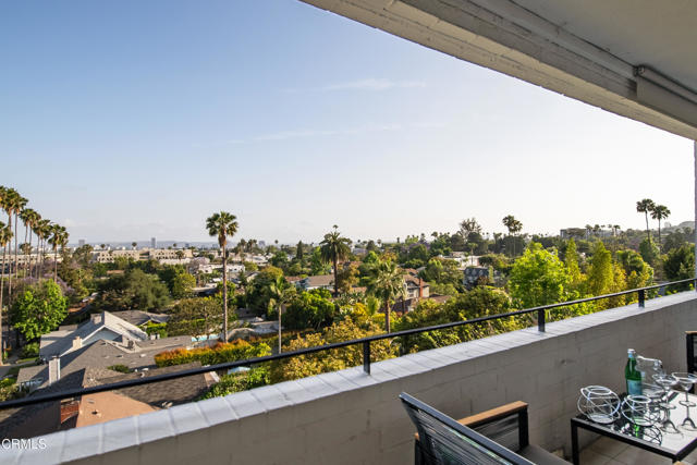 7560 Hollywood Boulevard, Los Angeles CA: https://media.crmls.org/mediaz/2355bf2a-2a26-4dfc-b97e-943019024a7f.jpg