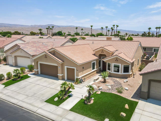 37674 Medjool Avenue, Palm Desert CA: https://media.crmls.org/mediaz/2355d692-f97f-4337-9203-5383be7bb913.jpg