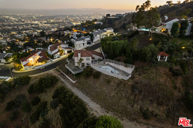 1842 N Crescent Heights Boulevard, Los Angeles CA: https://media.crmls.org/mediaz/2355e072-592f-459b-a823-2419b37cd336.jpg