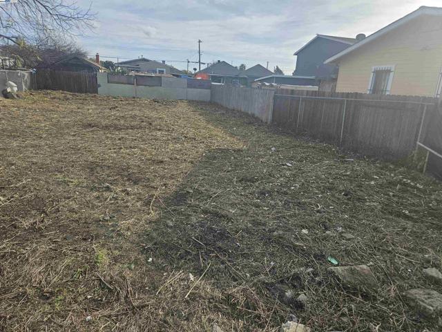 1020 70Th Ave, Oakland CA: https://media.crmls.org/mediaz/23561db4-f4ff-4875-9dad-444e6f9cb70c.jpg
