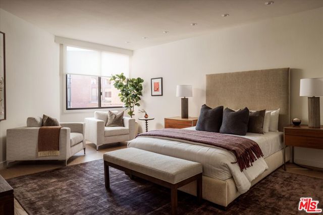 300 N Swall Drive, Beverly Hills CA: https://media.crmls.org/mediaz/23563532-9dd8-4c10-b76e-45925c4504e6.jpg