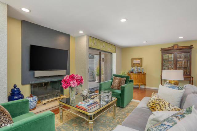 Detail Gallery Image 6 of 44 For 108 S Grand Ave, Pasadena,  CA 91105 - 3 Beds | 2/1 Baths