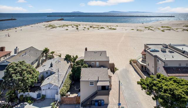 3025 Ocean Drive, Oxnard CA: https://media.crmls.org/mediaz/23567965-f0f4-42f7-9880-f8babdcaaa74.jpg