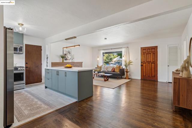 Image 11 of 60 For 2069 Horne St