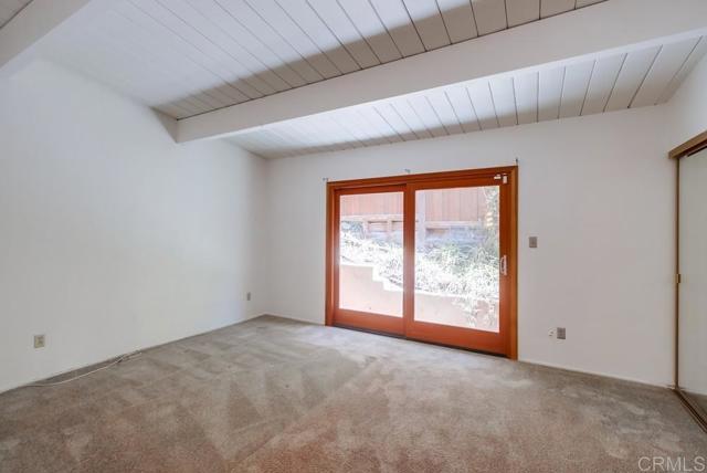 6032 Adobe Falls Rd, San Diego CA: https://media.crmls.org/mediaz/23573594-4388-4097-af46-29c22118aa64.jpg