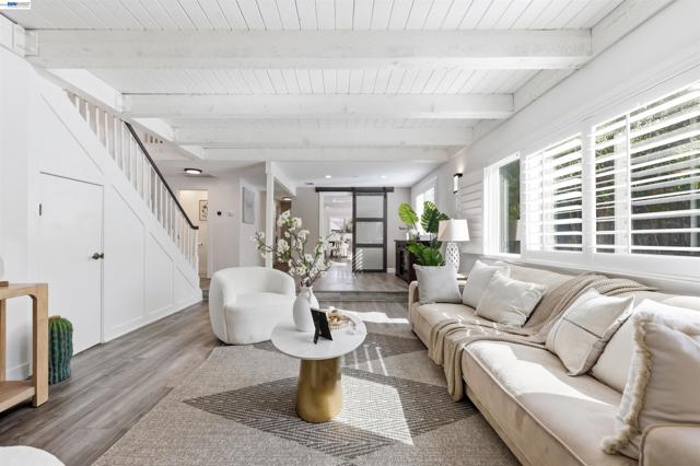 11593 Ladera Ct, Dublin CA: https://media.crmls.org/mediaz/23574417-034d-4ab8-9b1c-886d1ededf89.jpg