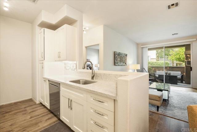 Detail Gallery Image 4 of 18 For 3550 Caminito El Rincon #69,  San Diego,  CA 92130 - 2 Beds | 2 Baths