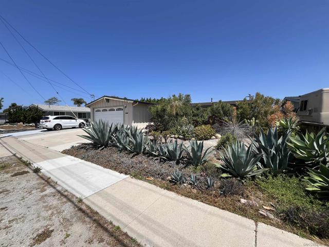 5284 Winthrop St, San Diego CA: https://media.crmls.org/mediaz/23580cf5-431d-4596-8b5f-4feef846cf47.jpg