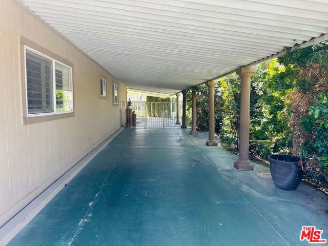 425 S Paseo Laredo, Cathedral City CA: https://media.crmls.org/mediaz/235821e0-c0b2-4fe6-b5dc-eefb1dab01cf.jpg