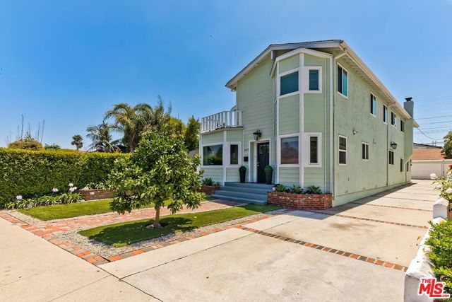 4417 Campbell Drive, Los Angeles CA: https://media.crmls.org/mediaz/23589309-c585-44c5-b574-2f53a5dc4a0e.jpg