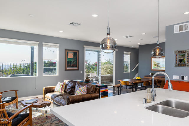 Detail Gallery Image 6 of 35 For 11825 Terra Vista Way #133,  Sylmar,  CA 91342 - 3 Beds | 2/1 Baths