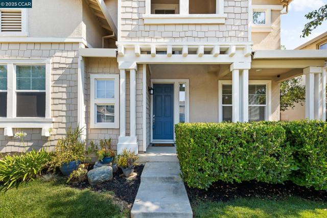 127 Sanford Ct, Brentwood CA: https://media.crmls.org/mediaz/23593695-24e2-46a9-b8e8-ce7ce9acdc04.jpg