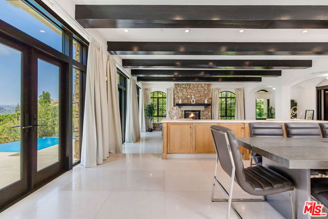 2175 Summitridge Drive, Beverly Hills CA: https://media.crmls.org/mediaz/235957c2-0ac8-43df-9e04-f89e162545f2.jpg