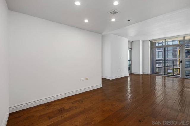 425 W Beech St, San Diego CA: https://media.crmls.org/mediaz/235a2a68-62ba-479f-bdcf-063e1cce4c67.jpg