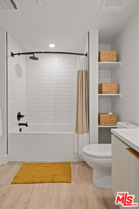 250 E Broadway, Long Beach CA: https://media.crmls.org/mediaz/235a34f4-8865-43d7-9ac9-0efac339b6df.jpg