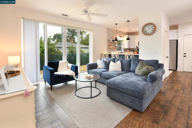 2200 Tice Valley Blvd +3BR ADU, Walnut Creek CA: https://media.crmls.org/mediaz/235a719d-56ba-4e93-9456-547d58ed0df6.jpg