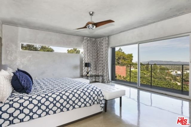 11462 LAURELCREST Road, Studio City CA: https://media.crmls.org/mediaz/235a7b62-de15-401d-8d2b-f7b2de20b92e.jpg