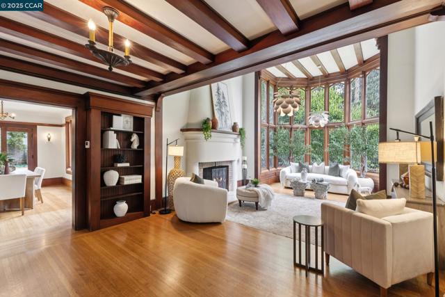 91 Tunnel Rd, Berkeley CA: https://media.crmls.org/mediaz/235af627-67a4-4082-80e1-3616fee050c2.jpg