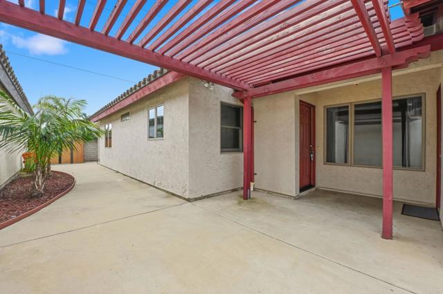 Detail Gallery Image 3 of 30 For 245 Smoke Tree Pl, Oceanside,  CA 92057 - 2 Beds | 2 Baths