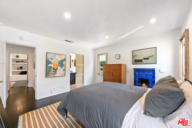 331 S Medio Drive, Los Angeles CA: https://media.crmls.org/mediaz/235b52a3-54c4-4d53-9d81-276220f788f4.jpg