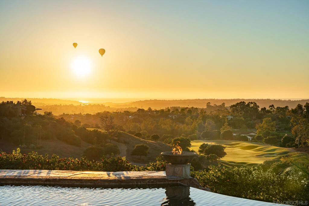 https://media.crmls.org/mediaz/235b7a92-ad07-4766-80e5-588096667363.jpg?preset=X-Large