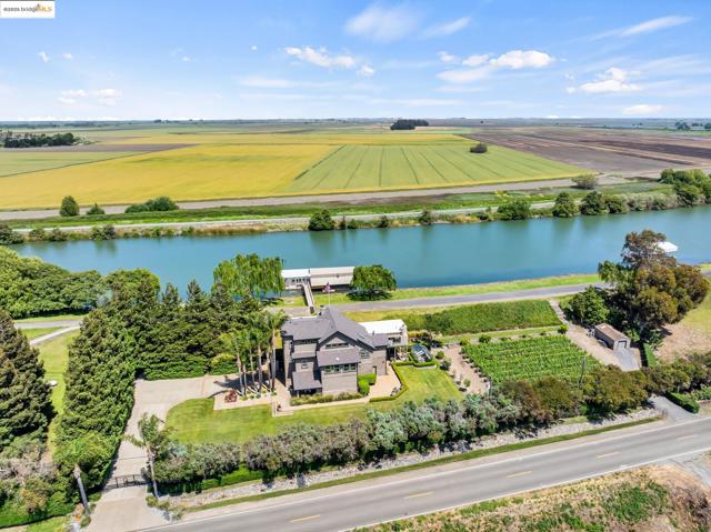 17035 TERMINOUS RD, Isleton CA: https://media.crmls.org/mediaz/235be19b-53c6-4e8e-a4d7-cd471f44b102.jpg