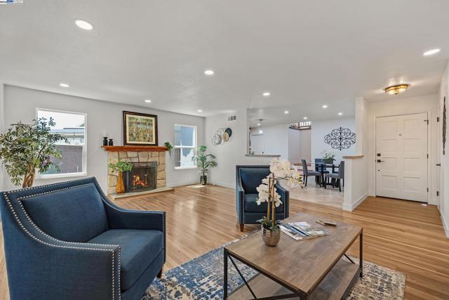 651 Brookfield Dr, Livermore CA: https://media.crmls.org/mediaz/235c04ec-0399-4d76-b681-1d9e2b48bf89.jpg