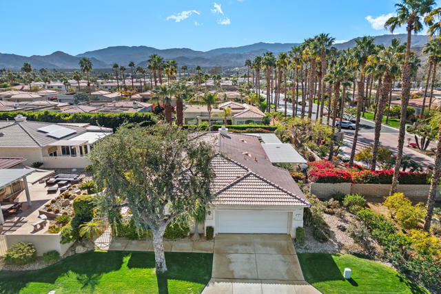 2 Vistara Drive, Rancho Mirage CA: https://media.crmls.org/mediaz/235c540a-18ef-4a9b-806e-fe326b6b369d.jpg