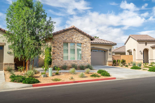 80034 Champions Way, La Quinta CA: https://media.crmls.org/mediaz/235c5db6-4e6d-4a72-a57e-1831cedc330e.jpg