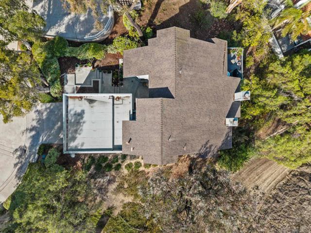 4621 Villas Court, Bonita CA: https://media.crmls.org/mediaz/235cbed3-cc35-4242-8b76-044ab7e8ef95.jpg
