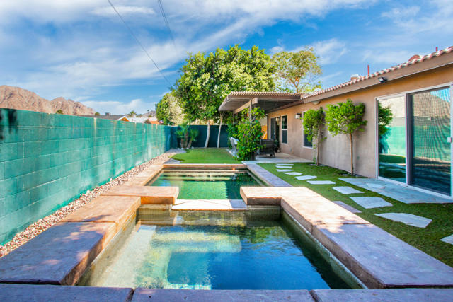 52540 Avenida Juarez, La Quinta CA: https://media.crmls.org/mediaz/235d322f-1b8c-4591-b7f9-4f8ab8a3deba.jpg