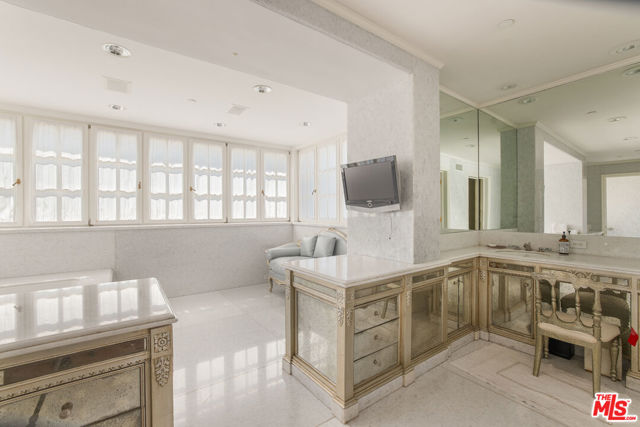 761 Bel Air Road, Los Angeles CA: https://media.crmls.org/mediaz/235d539a-8e58-4fe9-a98c-98cbb47512d1.jpg
