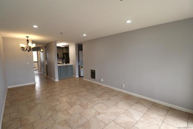 4041 Oakcrest Dr, San Diego CA: https://media.crmls.org/mediaz/235da459-3f7a-4107-8f05-fabfc03c2570.jpg