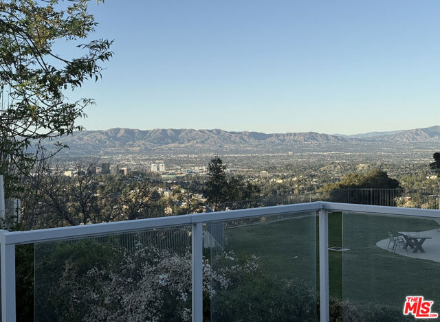 1302 Zuni Lane, Topanga CA: https://media.crmls.org/mediaz/235daedd-8e9c-4102-b6ae-05fafce0169c.jpg