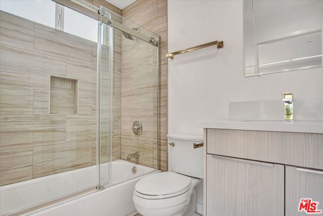 2419 S Cochran Avenue, Los Angeles CA: https://media.crmls.org/mediaz/235dccb4-1e68-4b3b-b85c-45593ede2272.jpg