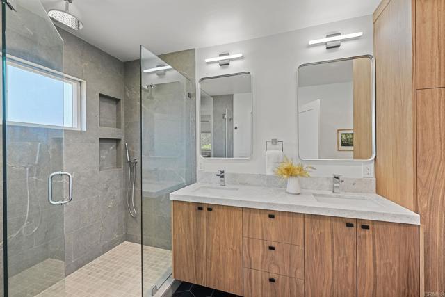 Detail Gallery Image 25 of 42 For 2015 Summit Dr, Escondido,  CA 92025 - 4 Beds | 3/1 Baths